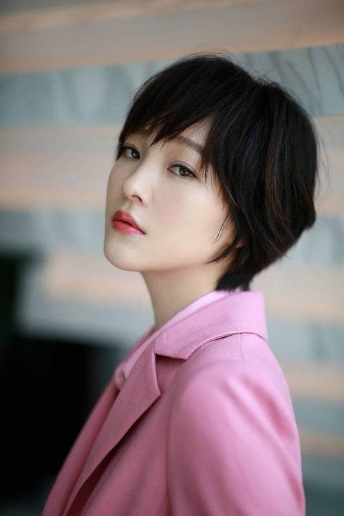 何杜娟,何杜娟公司(何杜娟个人图片)