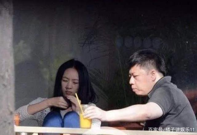 张默殴打女友，房祖名张默(张默家暴女友)