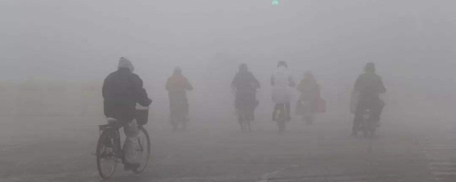 雾霾天屋内通风原因(雾霾天室内空气)