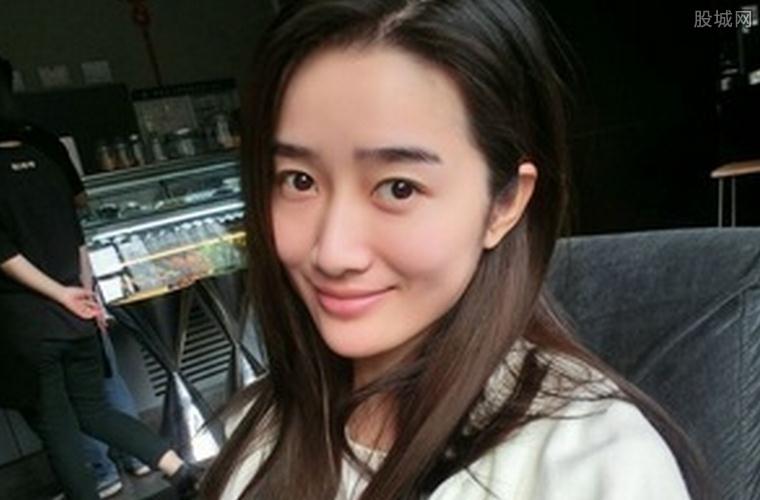 韩寒老婆,韩寒老婆金丽华照片(韩寒老婆的简历)