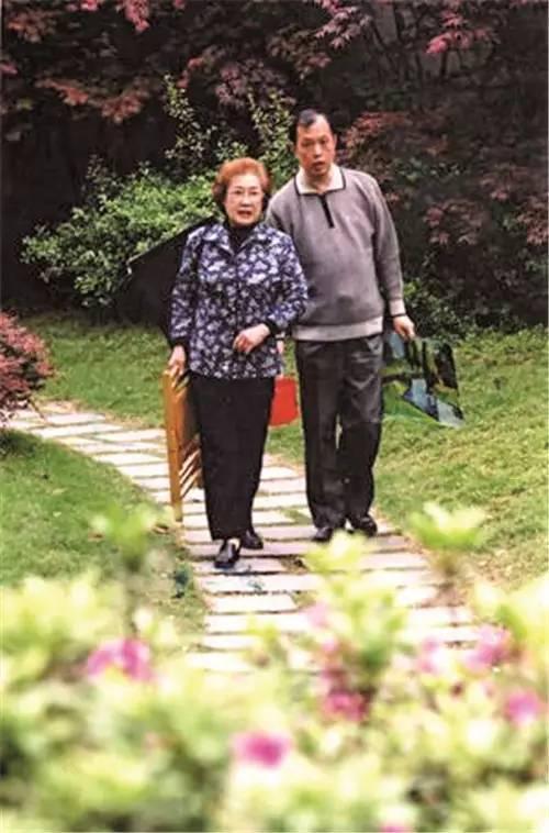 秦怡的丈夫,秦怡老公陈天国图片(秦怡和陈天国的女儿) 秦怡的丈夫,秦怡老公陈天国图片(秦怡和陈天国的女儿)