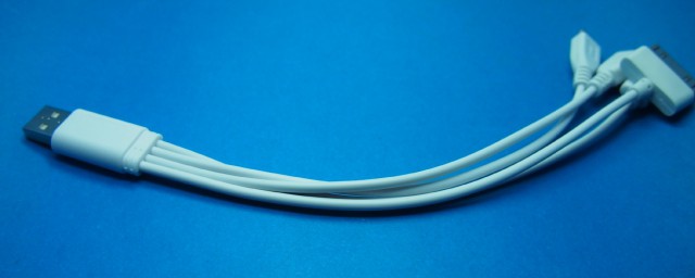 usb线红色和黑色的线是电源线(usb线电源线颜色)