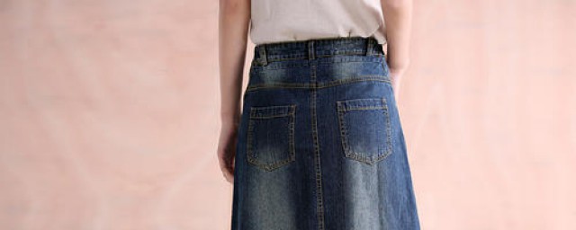 半身裙子上身搭配的方法(半身裙怎么搭配上衣图片)