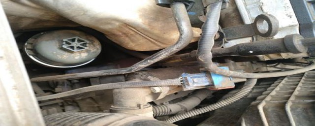 判断机油散热器还是缸垫步骤解析(烧机油跟缸垫有关系吗)