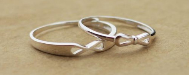 现在银戒指脏了用牙膏来清洗(如何清洗银戒指的污垢)