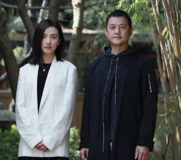 李亚鹏的老婆现在是谁，谢霆锋带三(李亚鹏几个老婆)