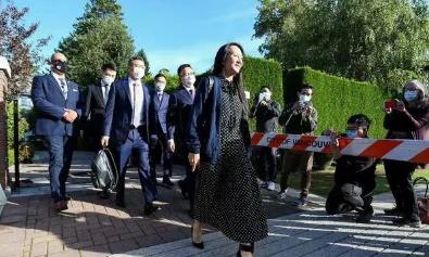 孟晚舟为什么不姓任，姚安娜为什么(孟晚舟和姚安娜不姓任)