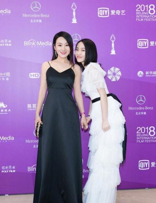 闫妮刮毛门,闫妮和张嘉译合作的电(张嘉译和闫妮新拍的电影) 闫妮刮毛门,闫妮和张嘉译合作的电(张嘉译和闫妮新拍的电影)