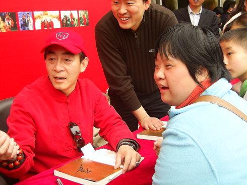 六小龄童出场费,六小龄童活了多少(西游记六小龄童挣了多少钱)