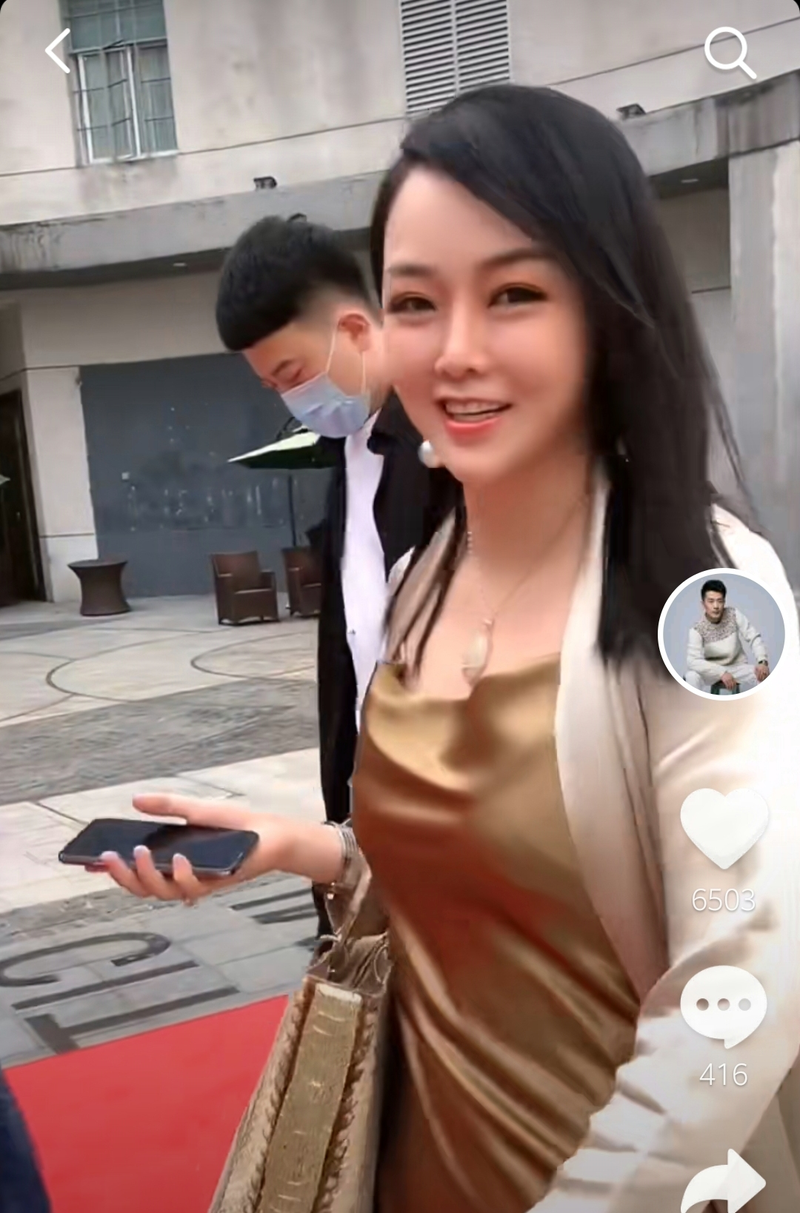 辛巴前妻和大女儿照片,辛巴第一任(辛巴老婆孩子)