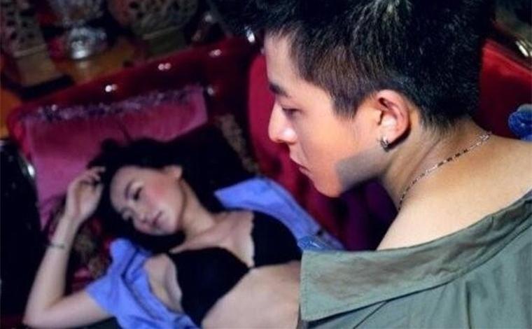 邓丽欣门，李嘉欣如何回到港圈(港圈李嘉欣甘比找到李嘉欣)