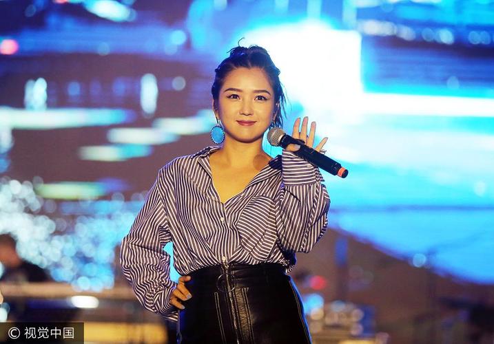 何洁结婚照，何洁三任老公(何洁三个老公是谁)