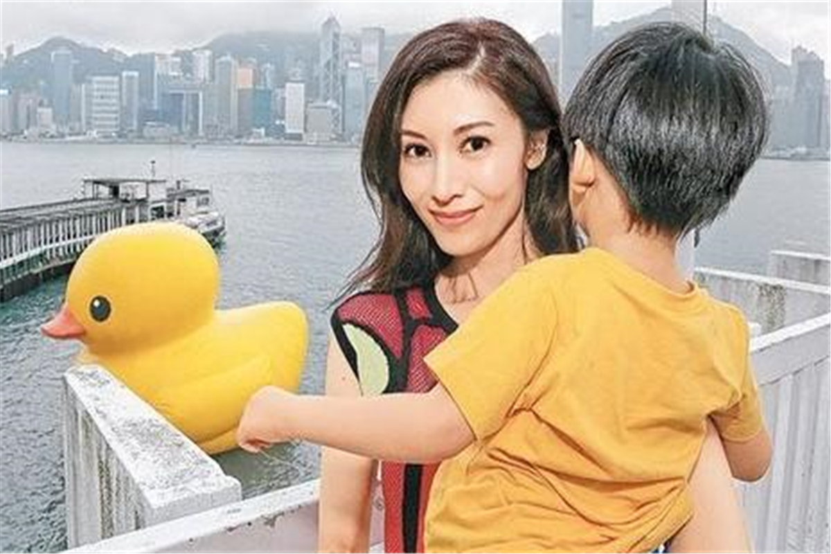 李嘉欣儿子照片，李嘉欣个人资料(李嘉欣的父亲照片)