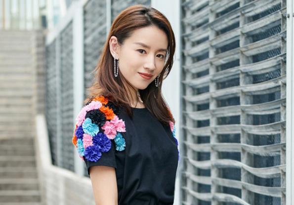 董洁的结婚照,董洁又结婚了吗?老(董洁与儿子结婚照) 董洁的结婚照,董洁又结婚了吗?老(董洁与儿子结婚照)