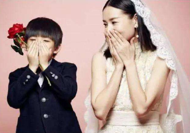 董洁的结婚照，董洁又结婚了吗?老(董洁与儿子结婚照)