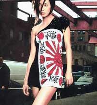 赵薇军旗装事件是什么，赵薇被泼粪(赵薇军旗装事件真相)