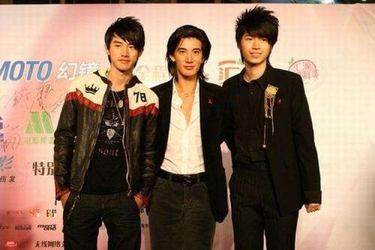 蒲巴甲图片，王力宏近照(蒲巴甲 王力宏 合影)