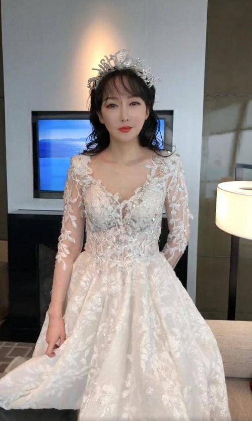 萨顶顶是谁，韩红回应丁太升(丁太升点评萨顶顶是什么节目)