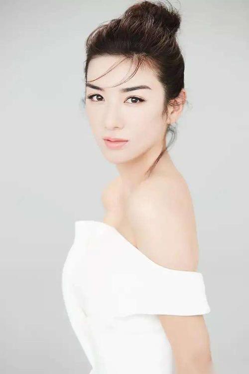 黄奕照片,不是范冰冰那个李晨(范冰冰和李晨之前和谁) 黄奕照片,不是范冰冰那个李晨(范冰冰和李晨之前和谁)