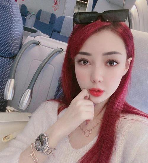 郭美美是什么背景，郭美美以前是什(郭美美到底是什么样的人)