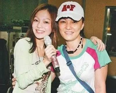 张韶涵的妈妈,姜柔伊(张韶涵母亲啊) 张韶涵的妈妈,姜柔伊(张韶涵母亲啊)