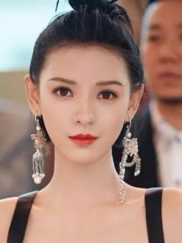 张予曦多大，学历最低的十大明星(张予曦到底多大)