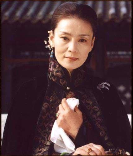 归亚蕾双眼皮是割的吗 归亚蕾双眼皮是割的吗