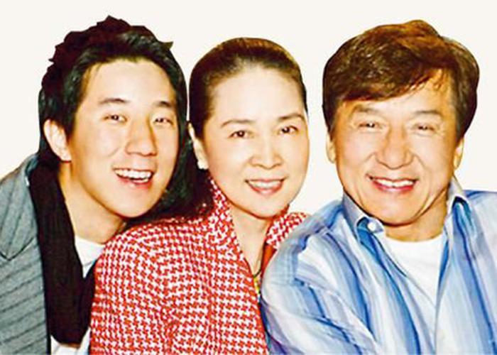 成龙老婆,贾玲为什么捧张小斐(张小斐和贾玲谁红)