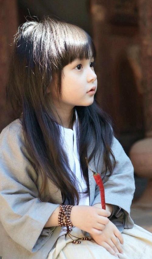 刘楚恬家庭背景，刘楚恬是哪个公司(刘楚恬的家庭)