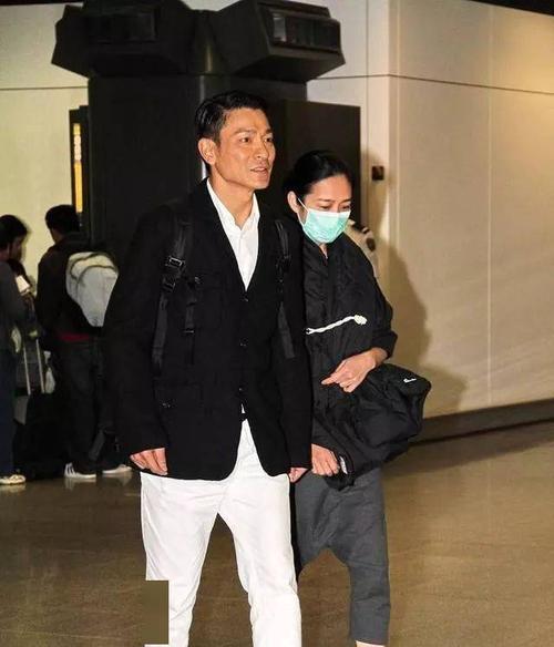 朱丽倩女儿，刘德华确诊(刘德华老婆朱丽倩个人资料)