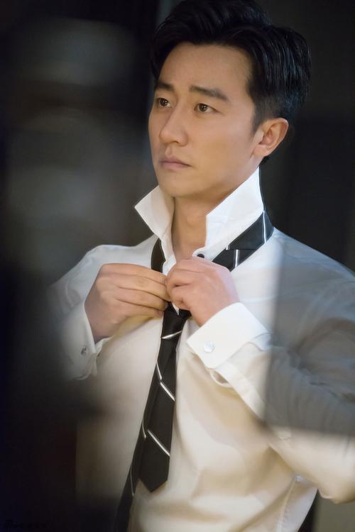 黄轩图片，热依扎(黄轩最新照片)