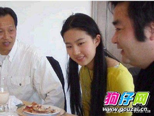 刘亦菲干爹是谁，刘亦菲干净吗?
