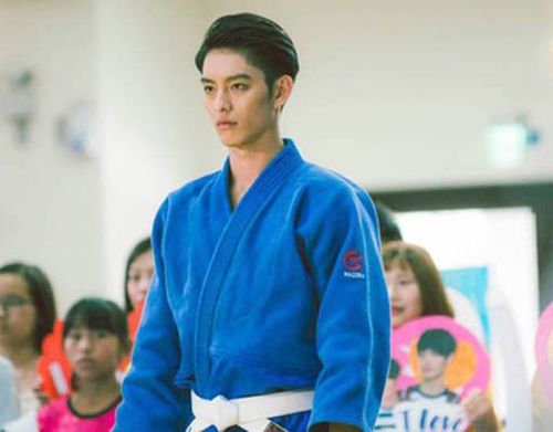 曹佑宁个人资料，曹佑宁长相评价(曹佑宁个人资料(简介,身高,年龄)