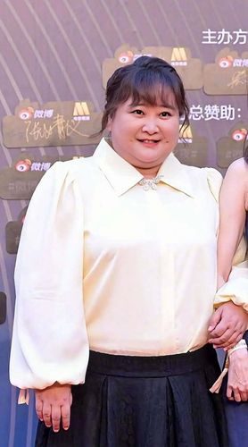 贾玲个人资料，李焕英原型(贾玲和李焕英是什么关系)