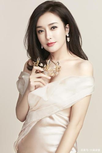 秦岚个人简历，改名字的明星(秦岚个人资料老公名字)