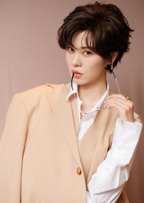 郁可唯个人资料，黄龄的歌(郁可唯和黄龄为什么能成团)