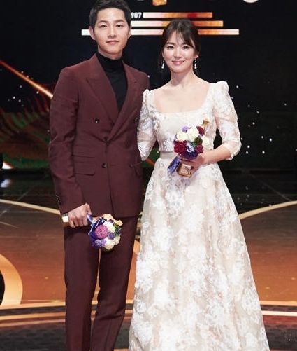 宋仲基以前暗恋宋慧乔，韩国男明星(宋仲基以前真的很喜欢宋慧乔)