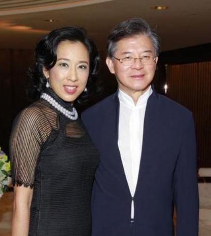 霍震霆现任妻子,霍启刚真的专一吗(霍启刚婚姻) 霍震霆现任妻子,霍启刚真的专一吗(霍启刚婚姻)