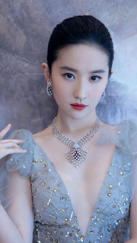 刘亦菲个人资料，胡歌近况(刘亦菲胡歌恋情曝光)