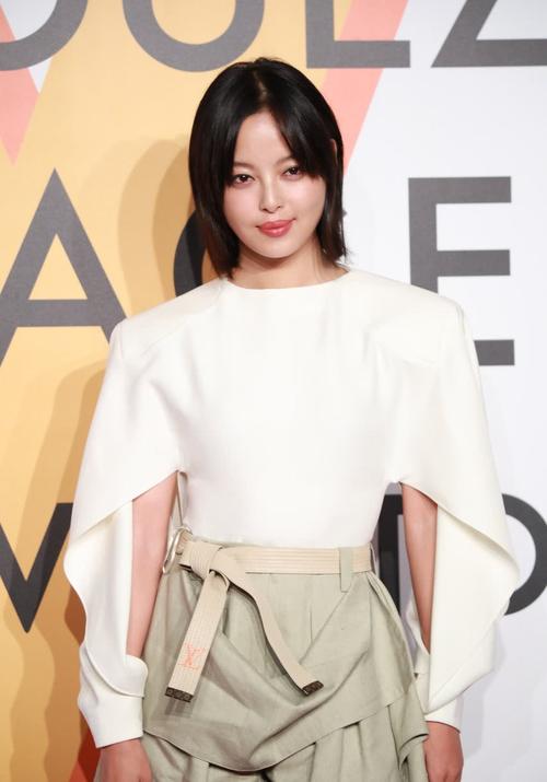 辛芷蕾八卦，辛芷蕾(辛芷蕾绯闻)