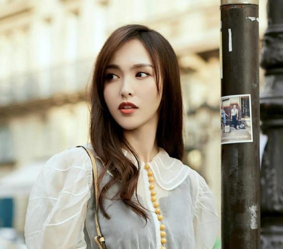 谭松韵个人资料和年龄，郑爽代言(谭松韵和郑爽谁漂亮)