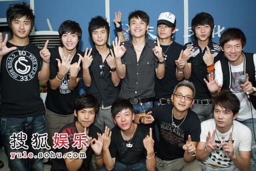 王铮亮个人资料，王铮亮老婆文薇(王铮亮前妻)