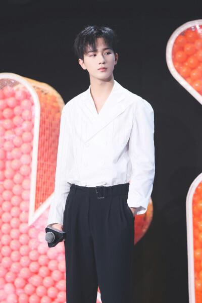 李宏毅个人资料，李宏毅吐槽上官秋(你认识李宏毅吗)