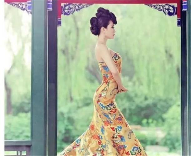 芙蓉姐姐整容,芙蓉姐姐身价过亿(芙蓉姐身家过亿甩凤姐几条街, 近照更是如女神) 芙蓉姐姐整容,芙蓉姐姐身价过亿(芙蓉姐身家过亿甩凤姐几条街, 近照更是如女神)