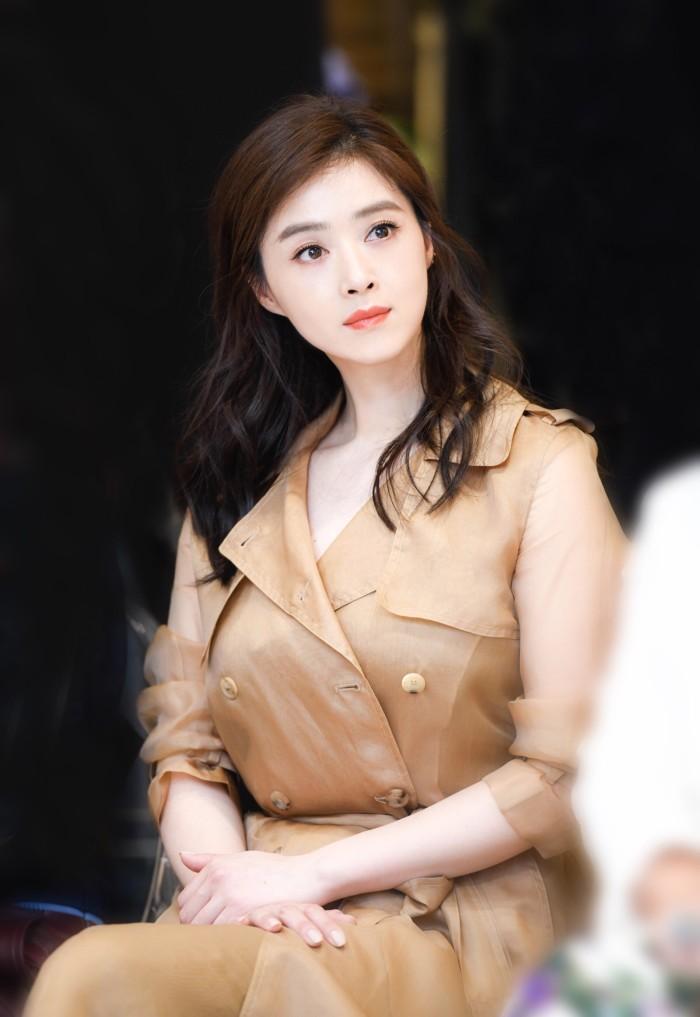 蒋欣个人资料，回族明星(演员蒋欣是什么民族)