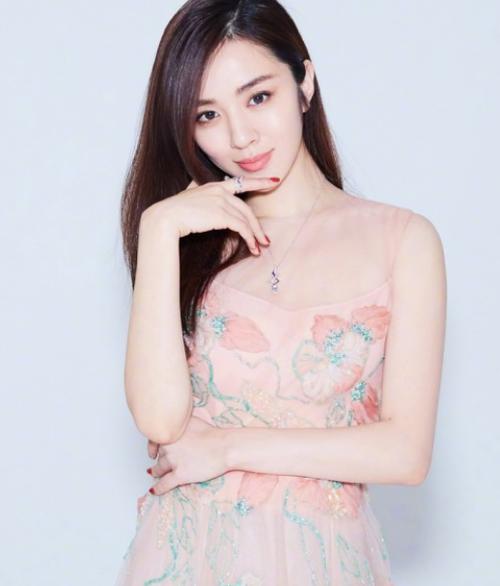 王晓晨个人资料及年龄，王晓晨是青(王晓晨出生年月)