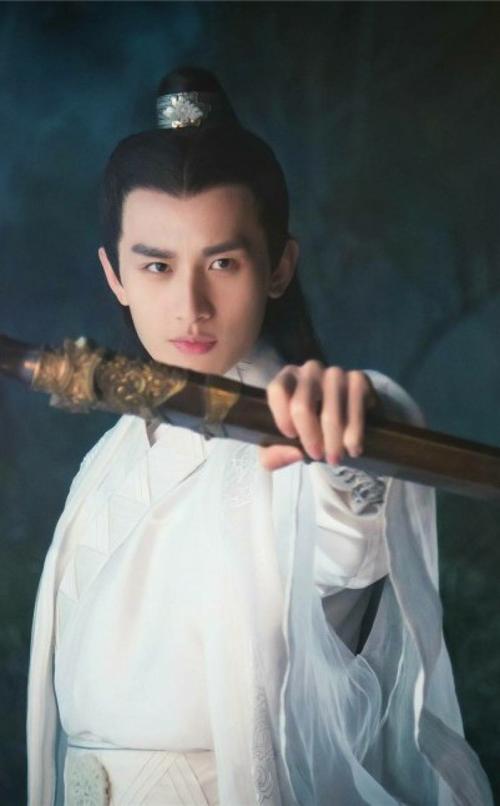 成毅个人资料简介,王一博原名(王一博的原名)