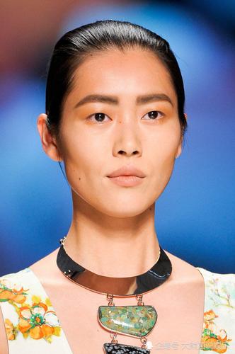 刘雯个人资料,国际超模身高体重标(国际超模刘雯个人资料)