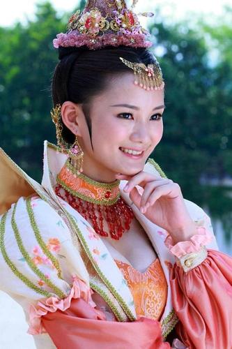 馨子个人资料，馨子身高几厘米(馨子个人资料和图片)