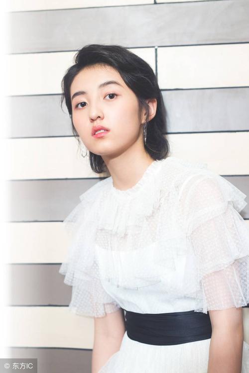 张子枫个人资料及作品,身高158(张子枫身高体重图片)